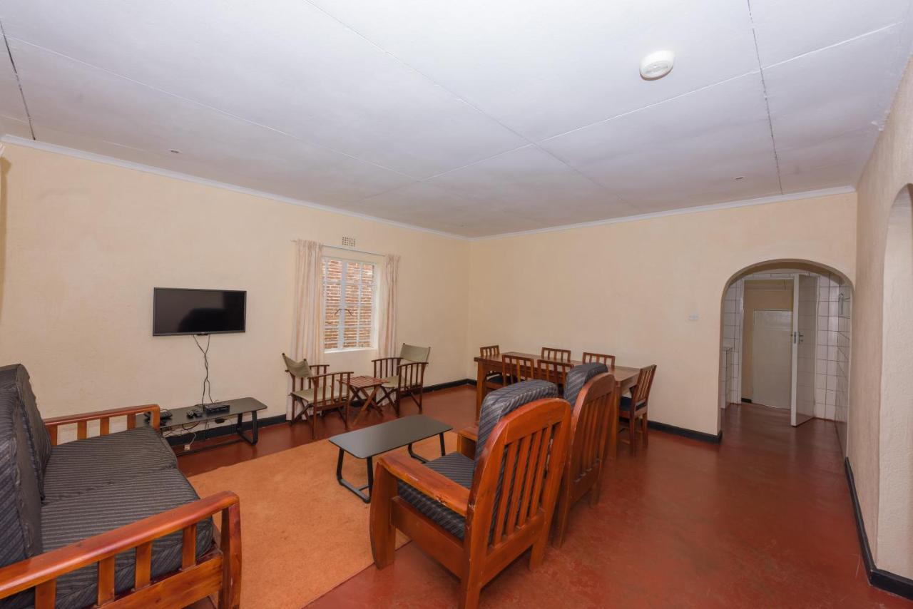 Game Haven Lodge Blantyre Esterno foto